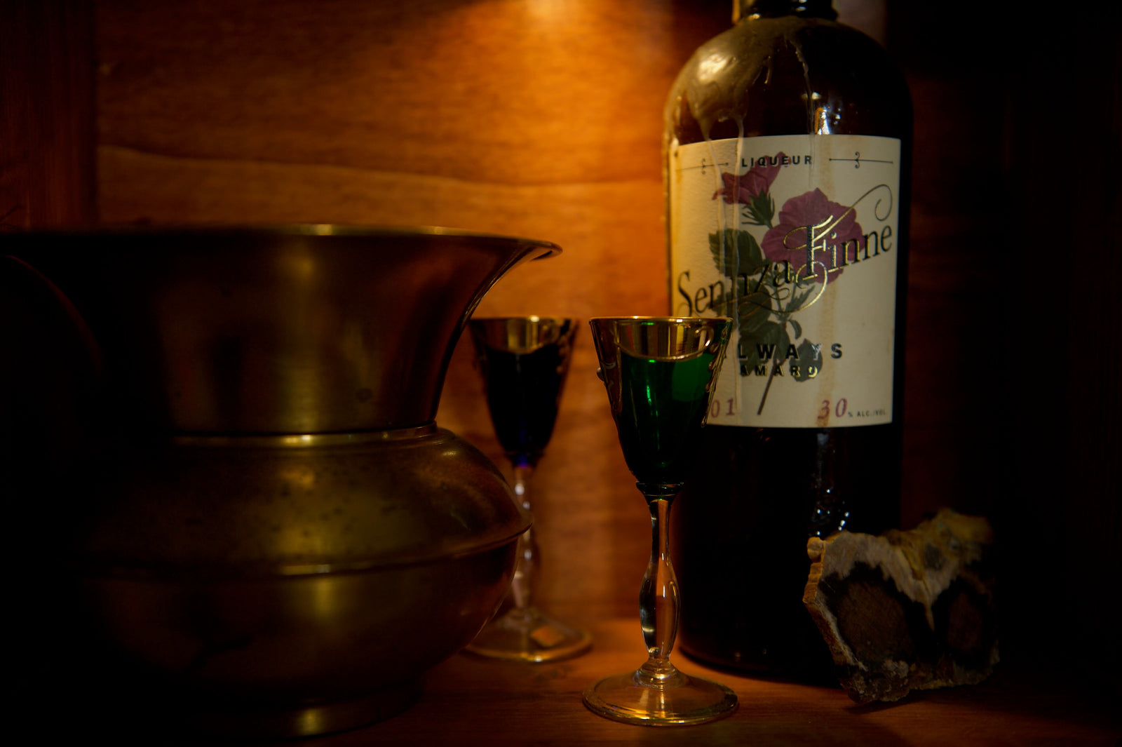 SennzaFinne Always amaro and glasses at the tasting room